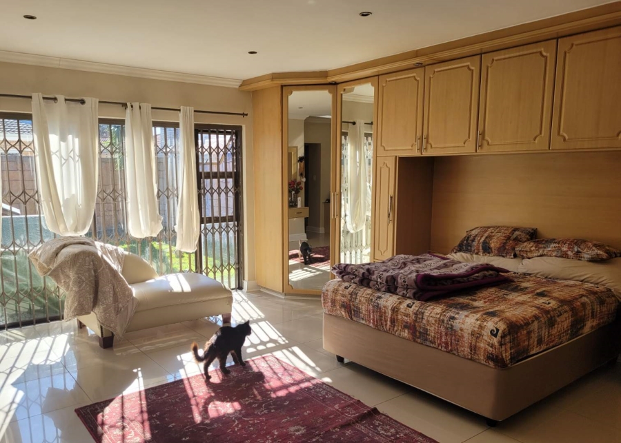 5 Bedroom Property for Sale in Goodwood Park Western Cape